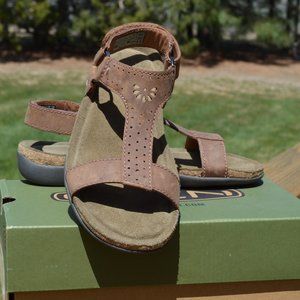 KEEN Kaci Ana T-Strap Sandals, brown, size 6